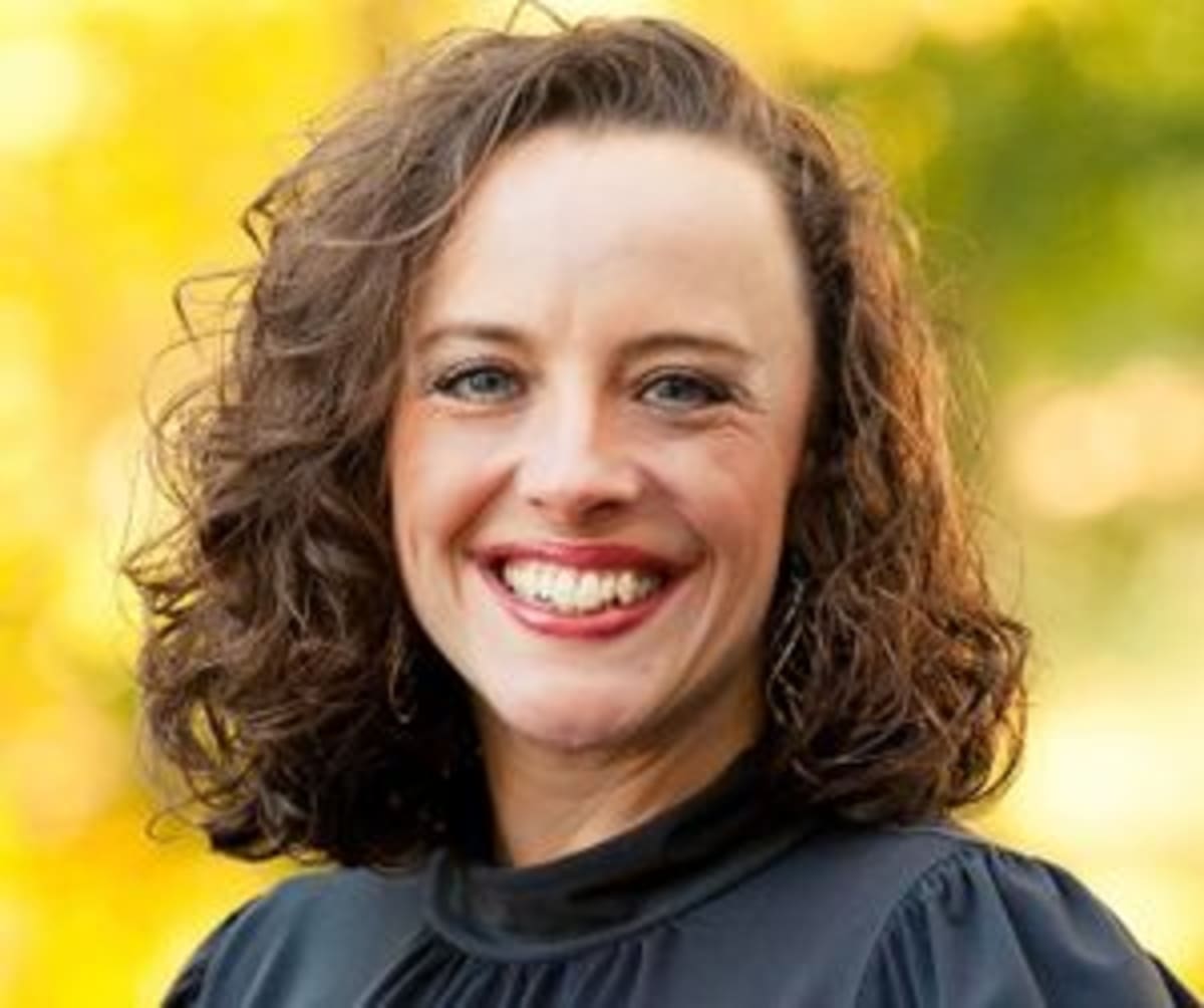 Pope Leo Jokingly 'Steals' Italian Skier's Gold Medal - Image 3