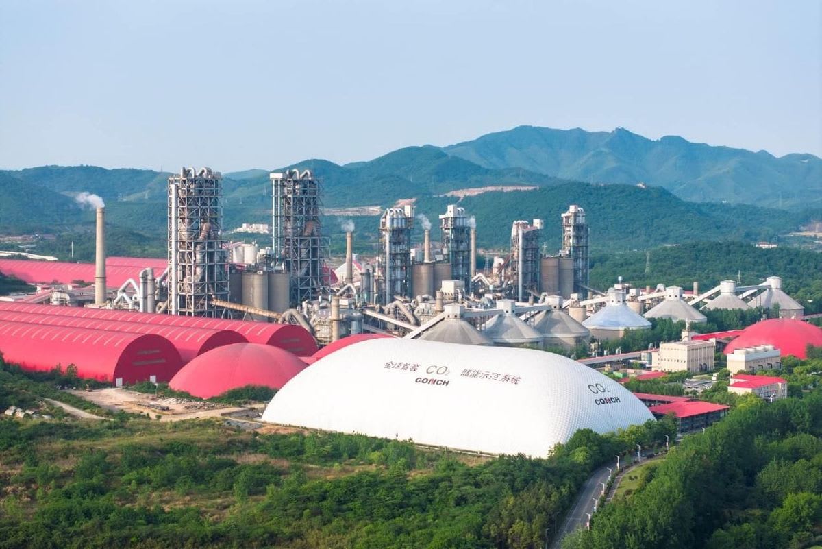 Industrial facility with pipes and tanks capturing carbon dioxide for conversion into useful products