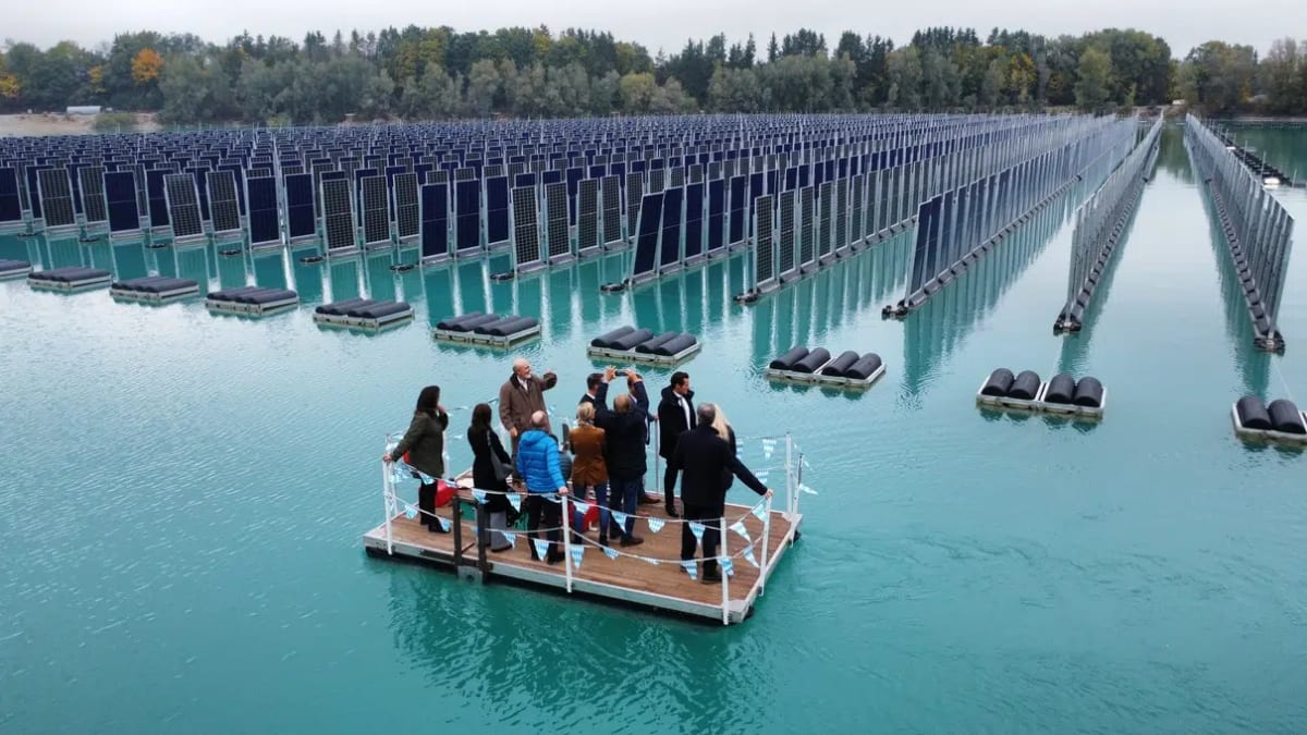 Germany Debuts Vertical Floating Solar Panels - Image 2