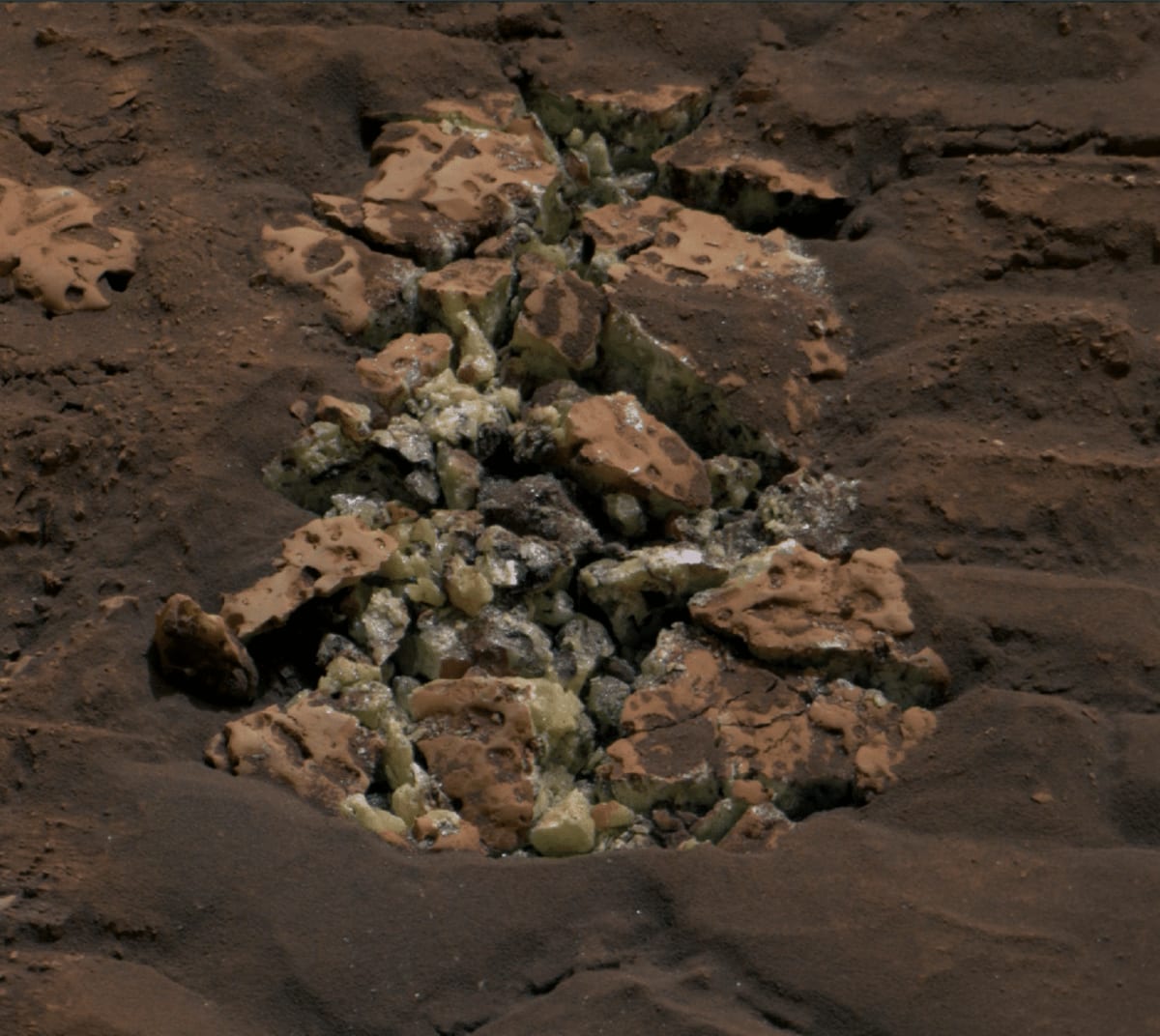 NASA Rover Cracks Open Mars Rock, Finds Pure Sulfur Inside - Image 2