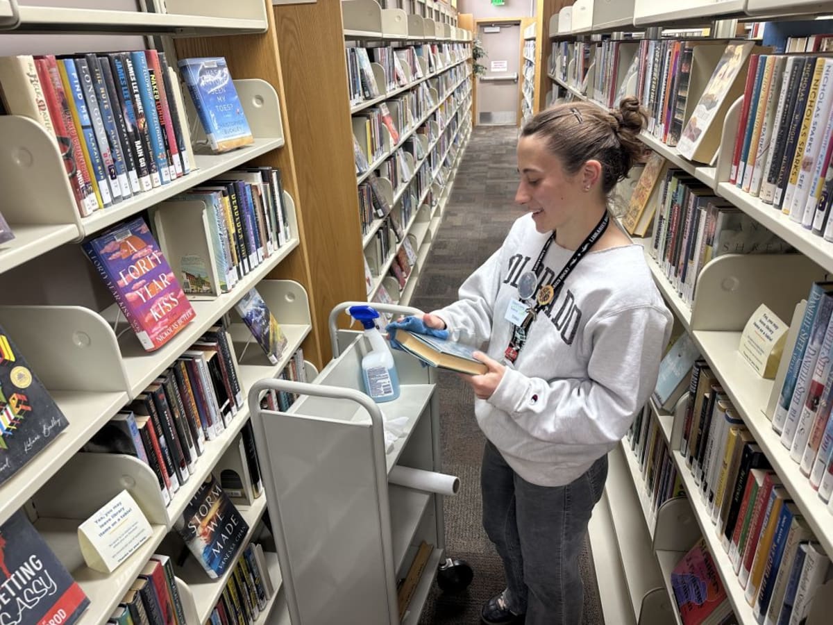 Colorado Library Thanks Volunteers During National Week