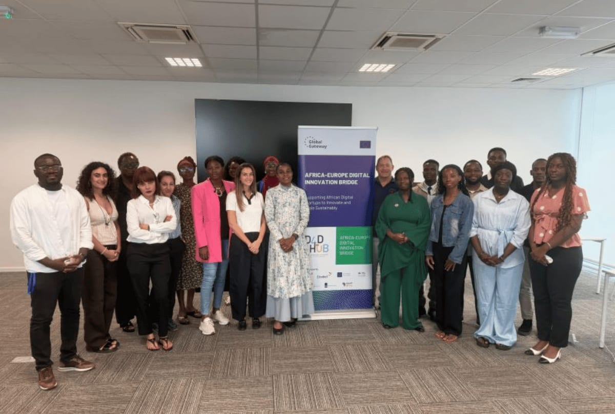 Women entrepreneurs collaborating during Smart Africa investment readiness bootcamp in Côte d'Ivoire