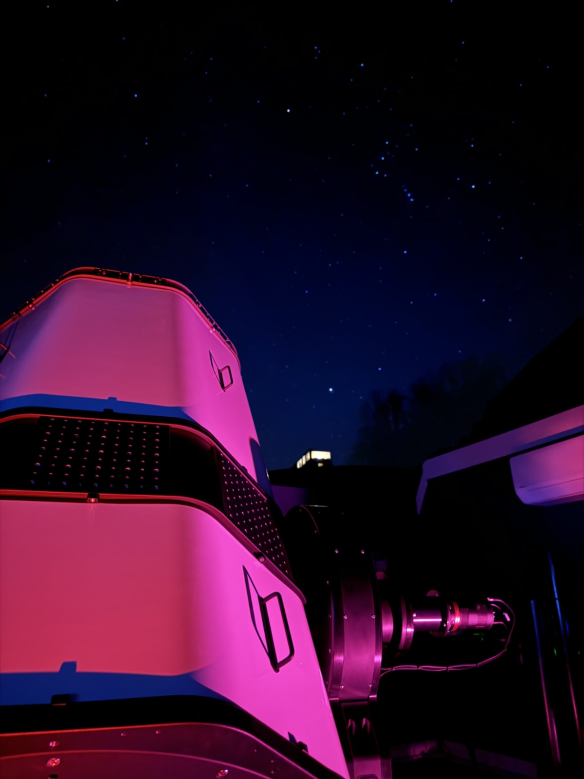 Low-Cost Terminal Receives Moon Data at 260 Megabits/Second