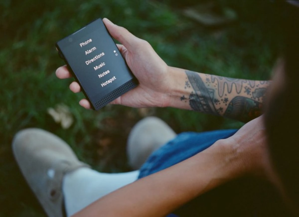 iPod Shuffle Ads Return as Young People Ditch Smartphones - Image 4