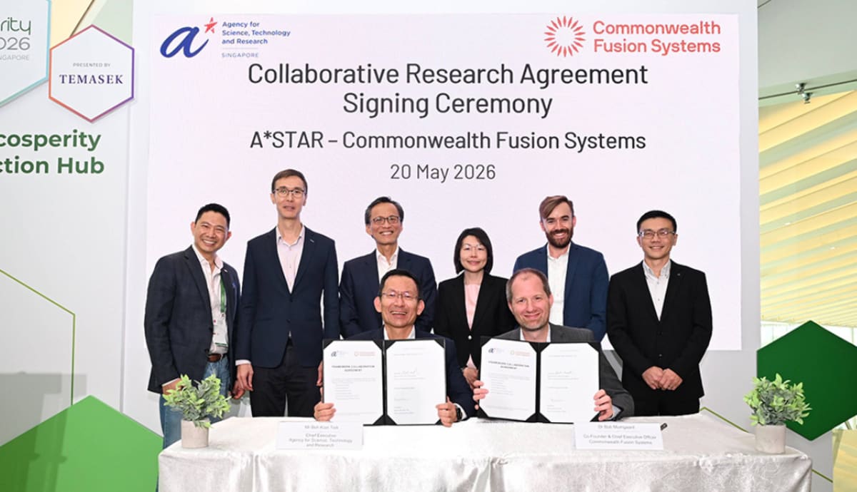Scientists working on fusion energy technology in advanced manufacturing laboratory facility