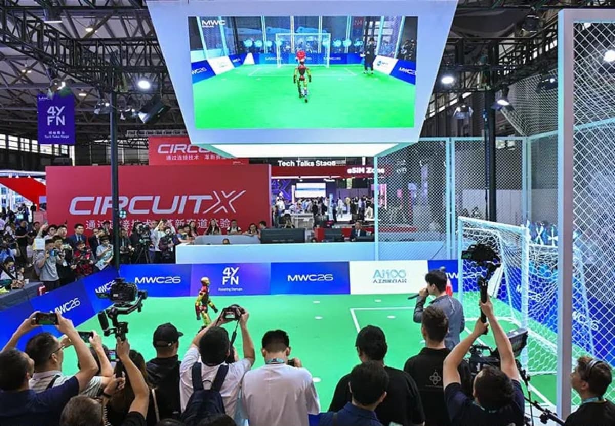 37,300 Gather in Shanghai for AI Robot and Drone Showcases