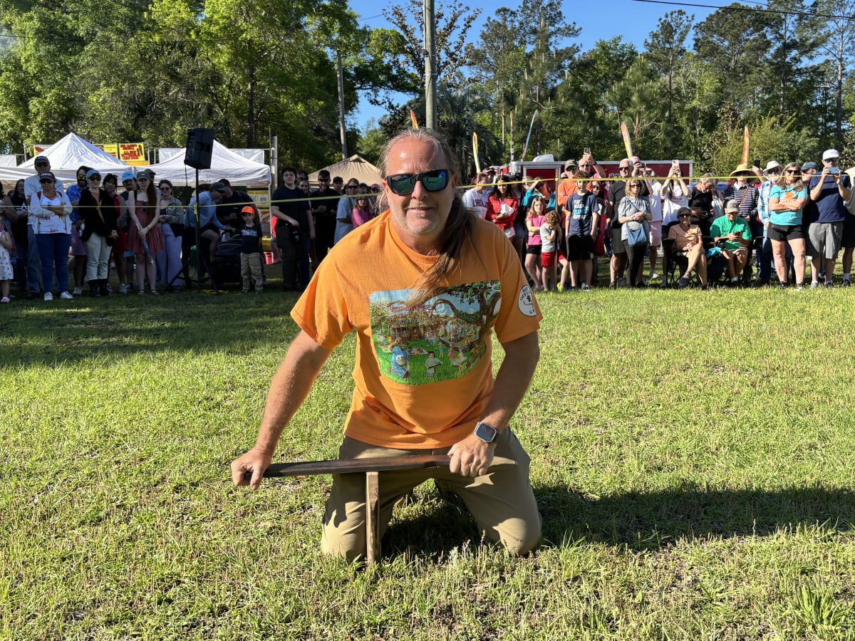 This Florida Town Makes a Living Charming Worms from Soil - Image 3