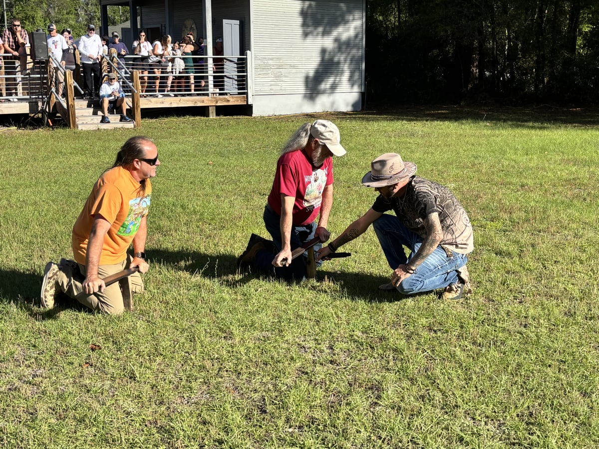 This Florida Town Makes a Living Charming Worms from Soil - Image 5