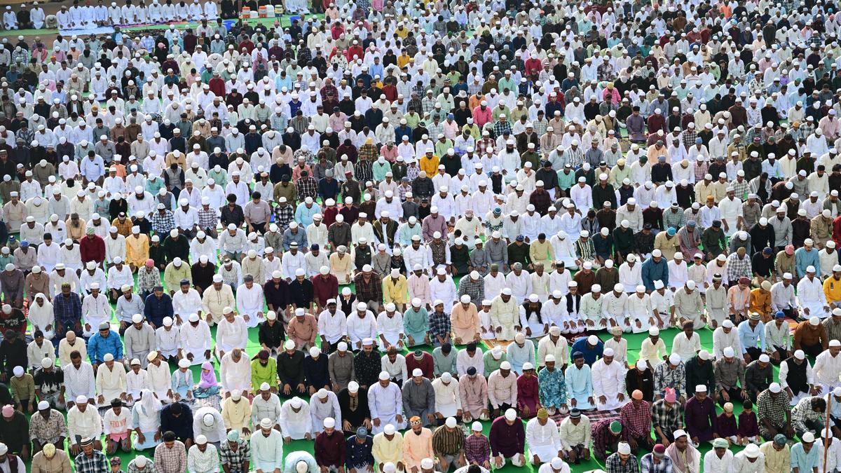 Large congregation of Muslims praying together during Eid-ul-Fitr celebration in India
