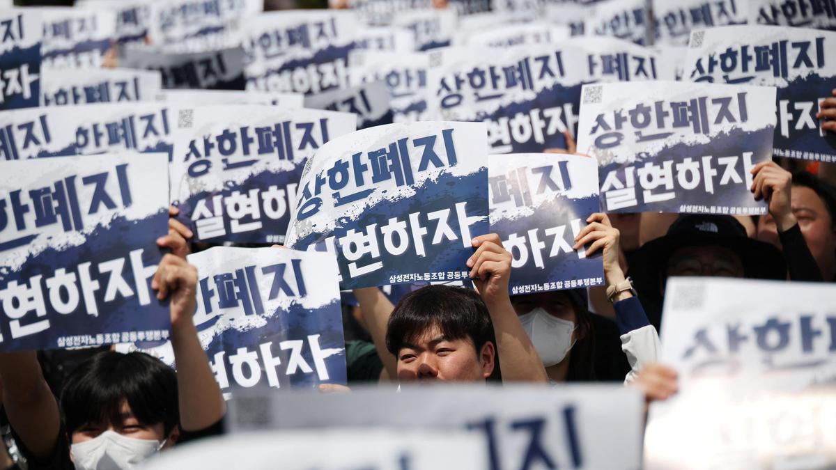 Samsung Workers Win $340K Average Bonus in AI Chip Boom