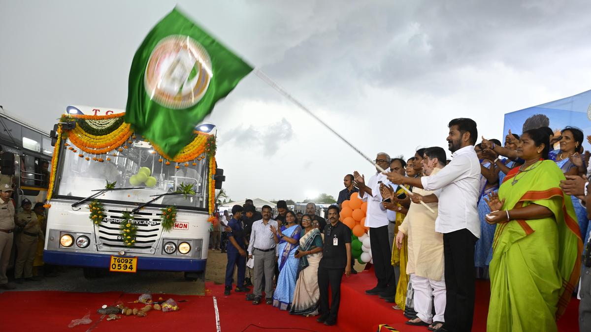553 Buses Put Women's Groups in the Driver's Seat in India