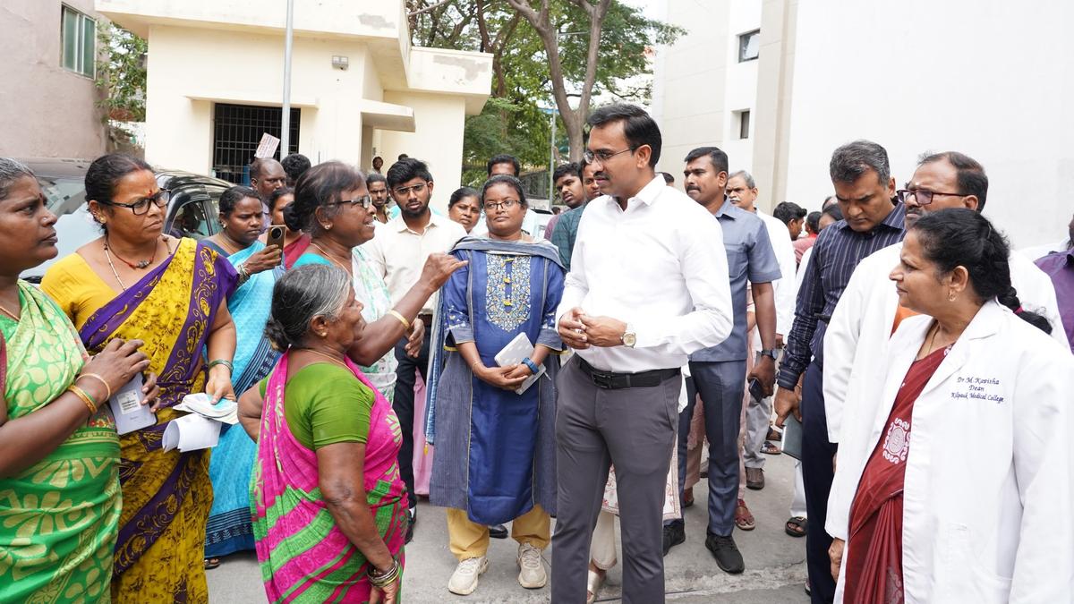 Healthcare worker helping patient use smartphone to access digital health services in Tamil Nadu hospital