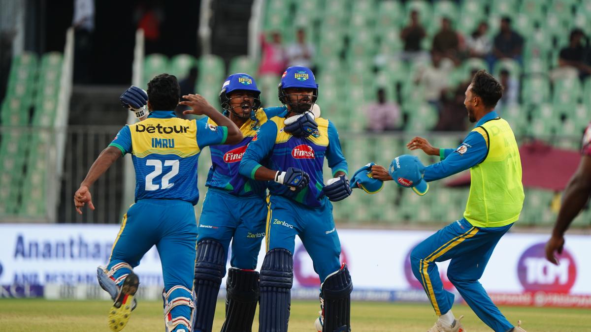 Cricket Tailender Scores 16 in 3 Balls to Win Playoff Game