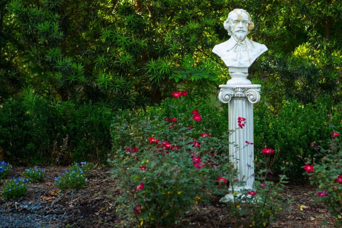 Shakespeare Gardens Bloom in Cities Worldwide Since 1892 - Image 2