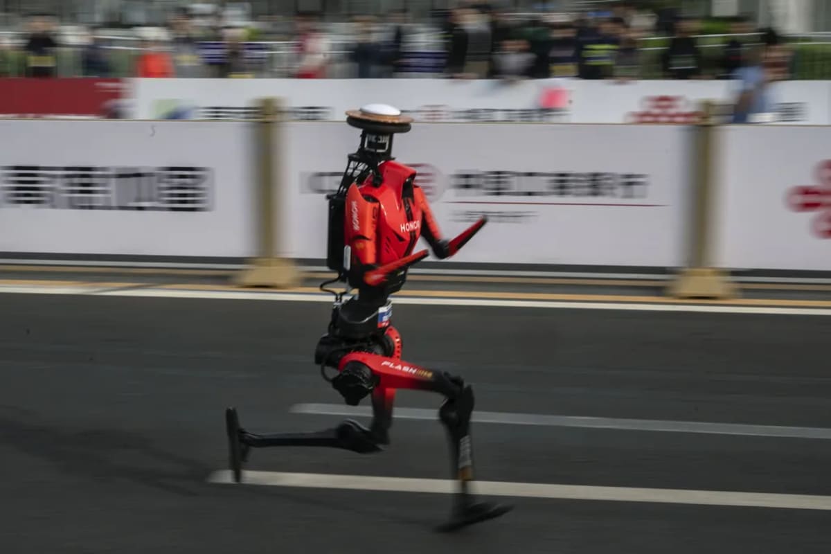 Robot Breaks Human Half-Marathon Record in Beijing - Image 3