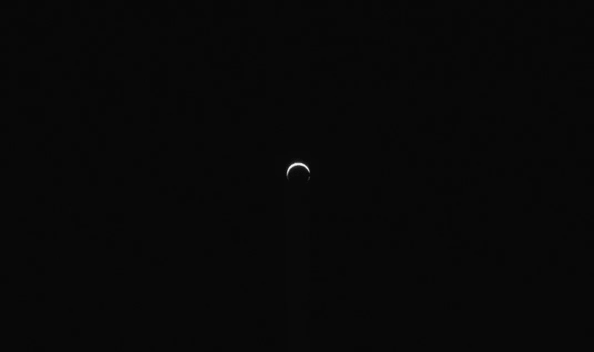 NASA Spacecraft Snaps Stunning Mars Photos En Route to Asteroid - Image 5