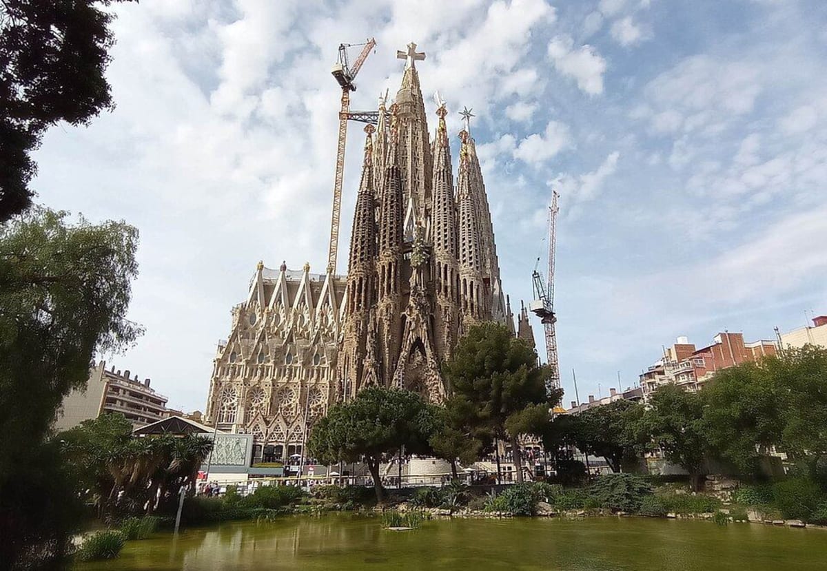 Barcelona's 144-Year Sagrada Família Gets Final Tower - Image 2