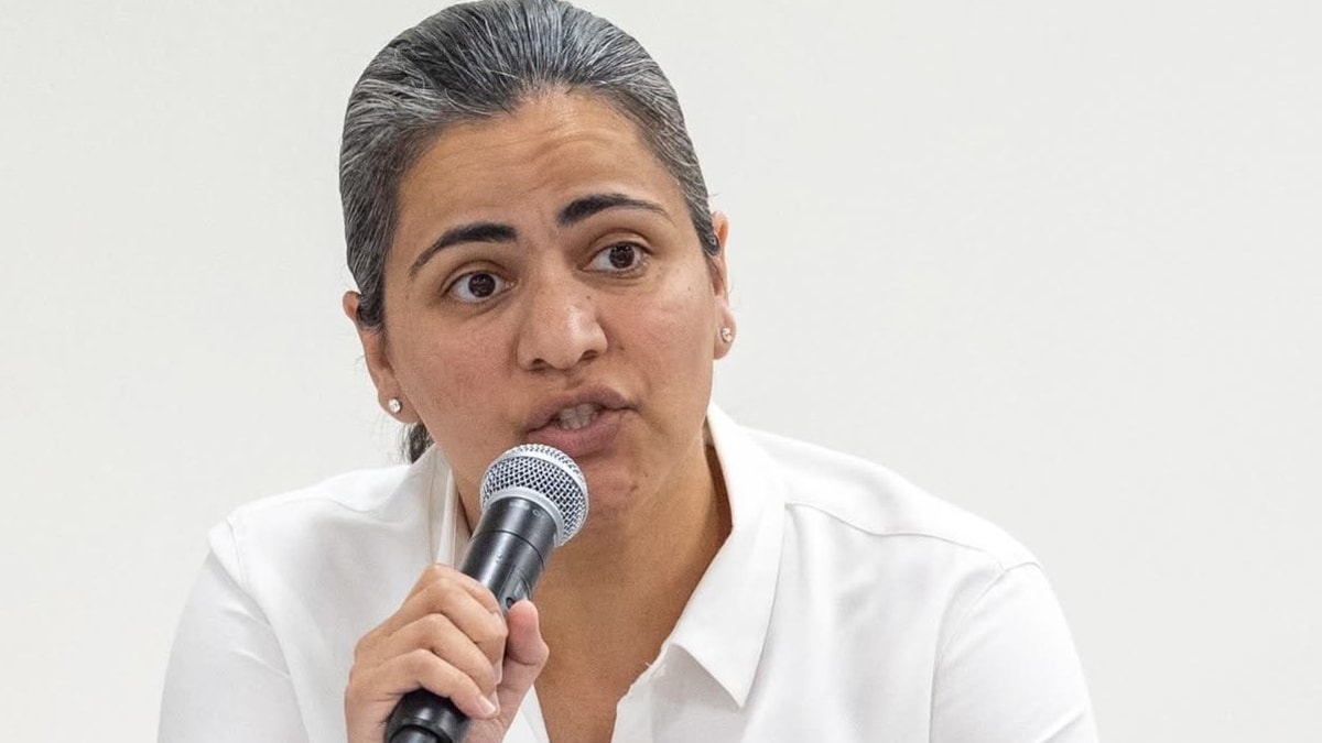 Aisha Wahab celebrating historic election victory to United States Congress chamber