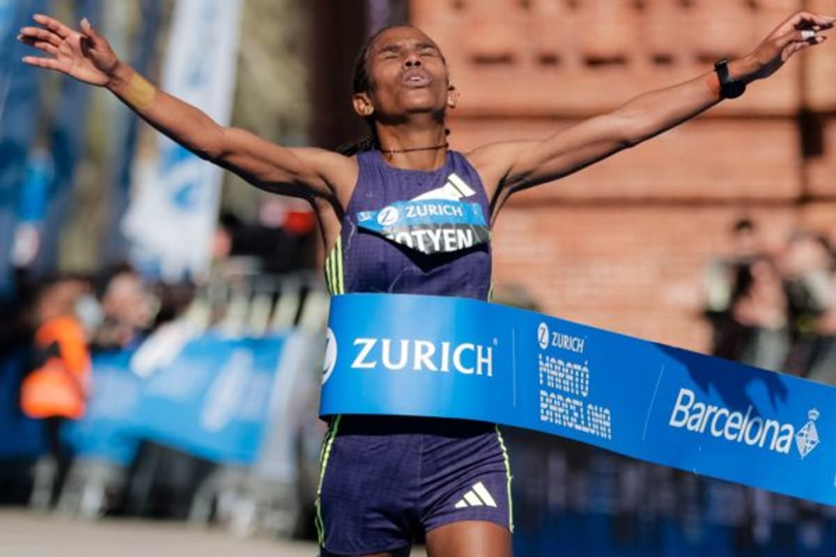 Runner Clocks 2nd-Fastest Women's Marathon Ever on Debut