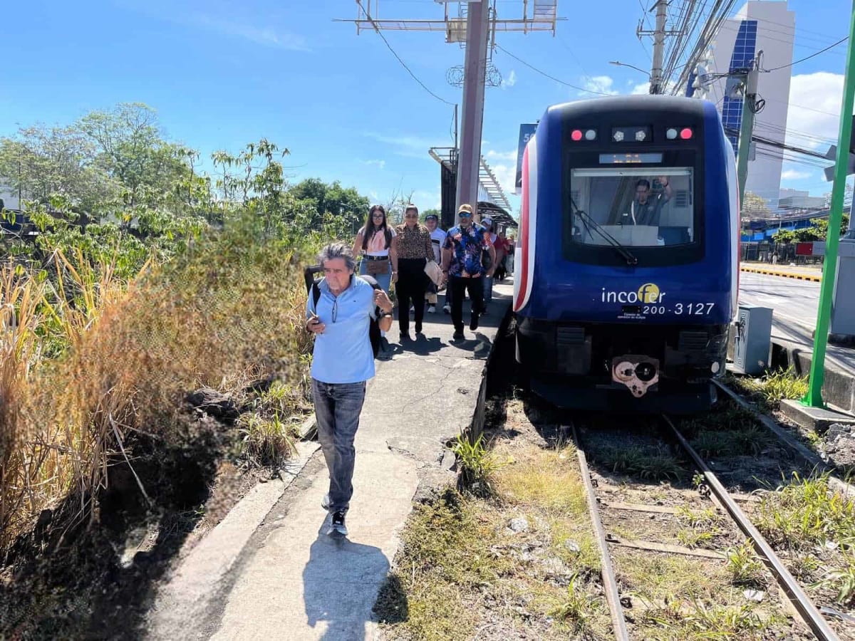 Electric train rendering showing modern rail system in Costa Rica's Central Valley region
