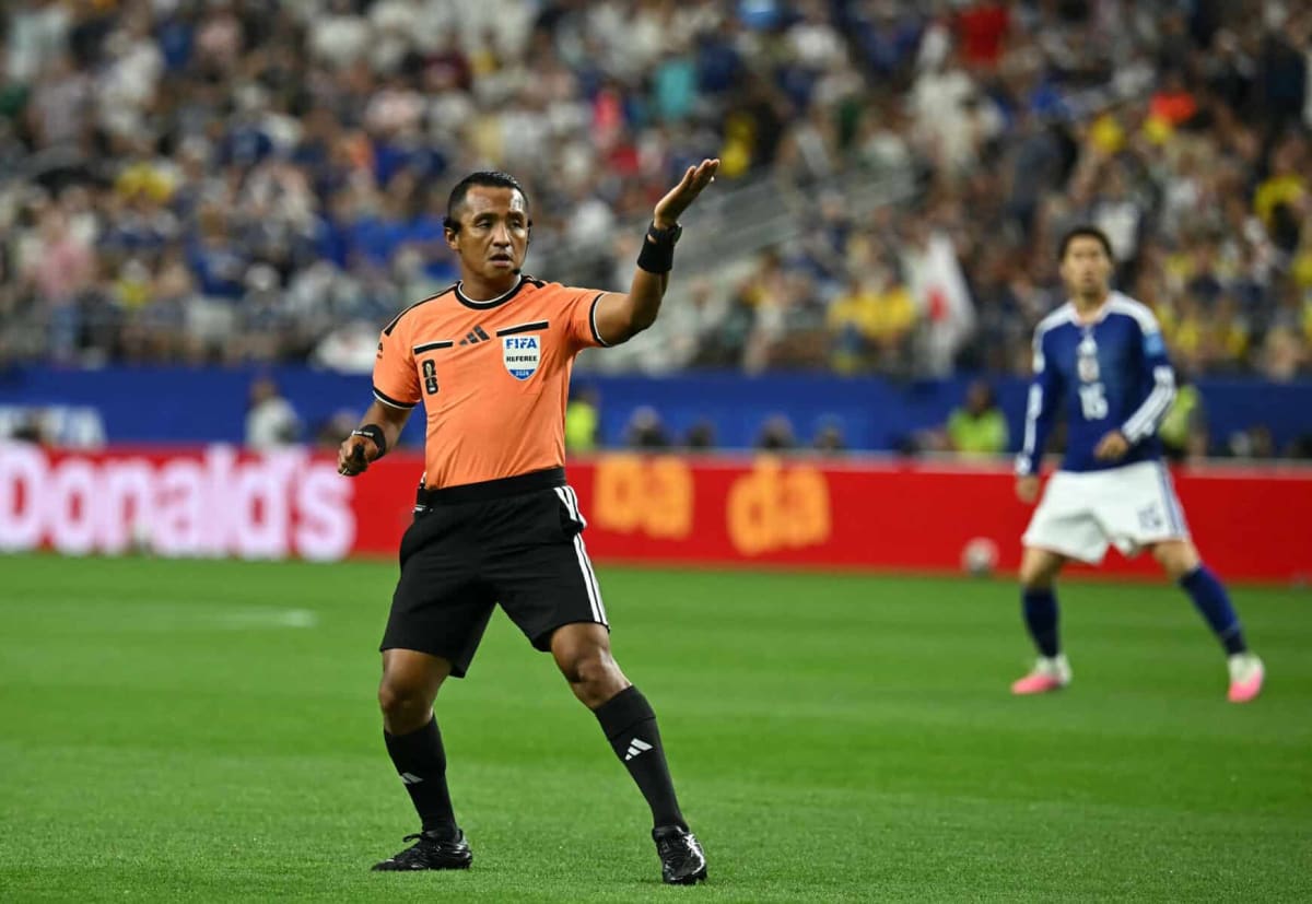 Salvadoran referee Iván Barton officiating a World Cup match on the field