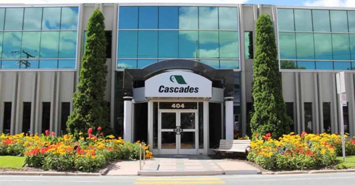 Cascades recycling facility processing materials for sustainable packaging production operations