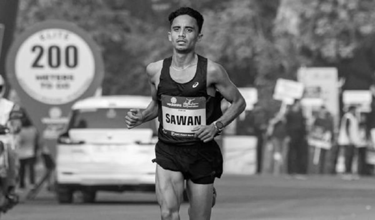 Sawan Barwal crossing finish line at Rotterdam Marathon setting new Indian record