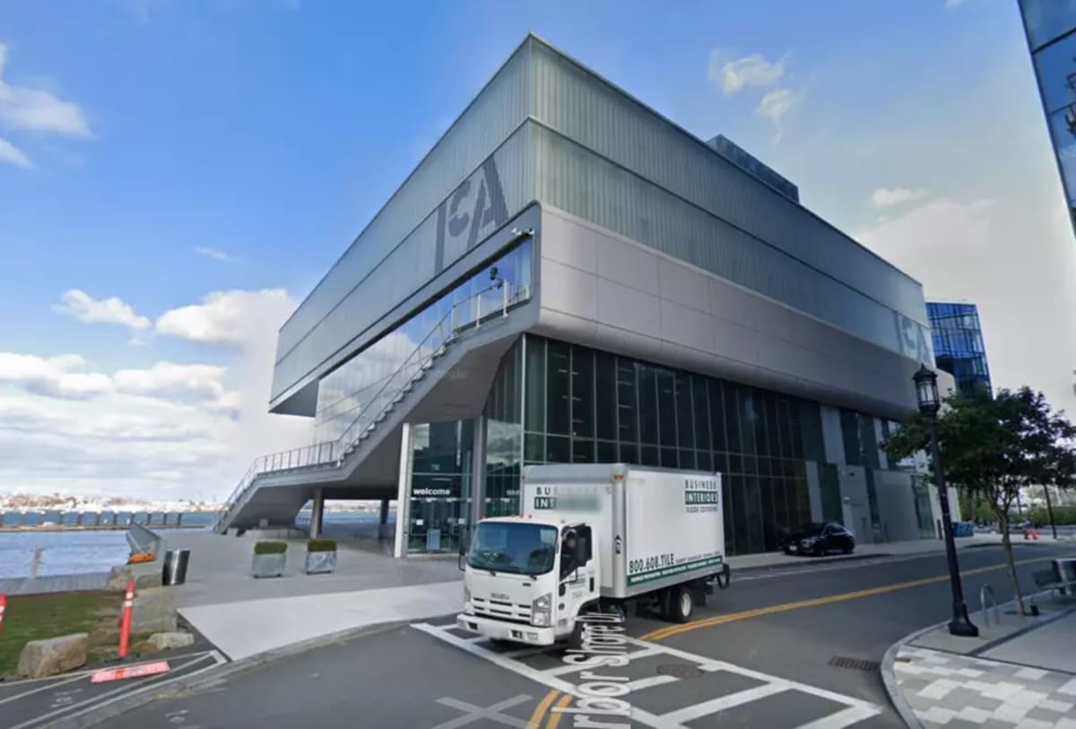 Cancer Survivor Runs Boston Marathon for Late Father - Image 4