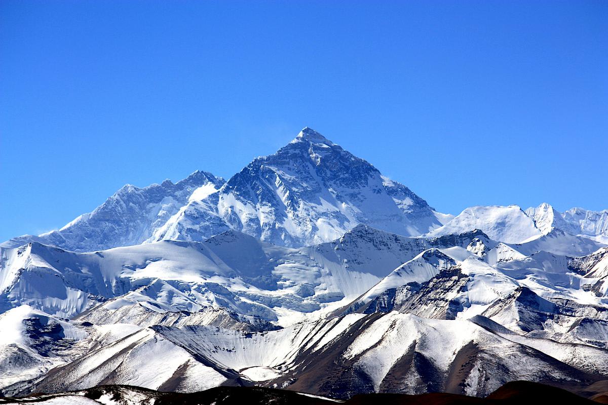 Massachusetts Runner Summits Everest in Under 10 Hours