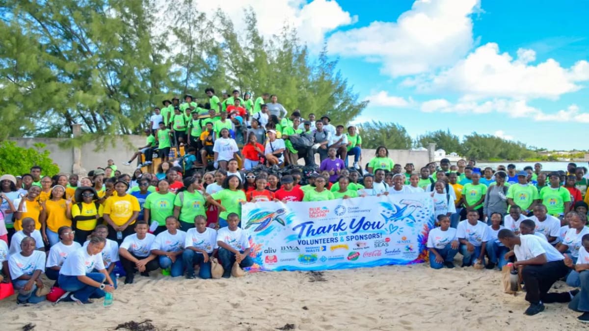 500 Volunteers Remove 1,200 Pounds From Bahamas Beach - Image 3
