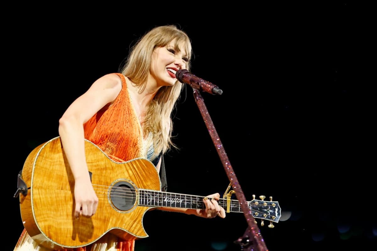 Taylor Swift, 36, Becomes Youngest Nashville Songwriter Honored - Image 2