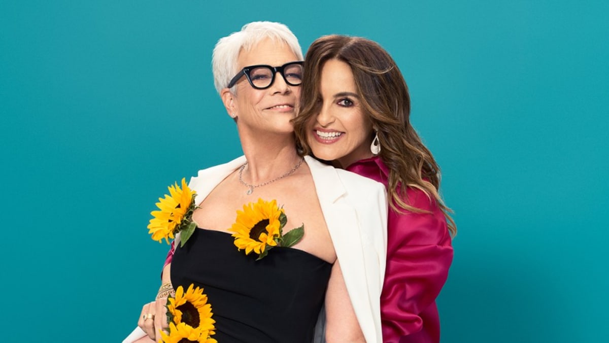 ** Jamie Lee Curtis and Mariska Hargitay sitting together during their Variety interview