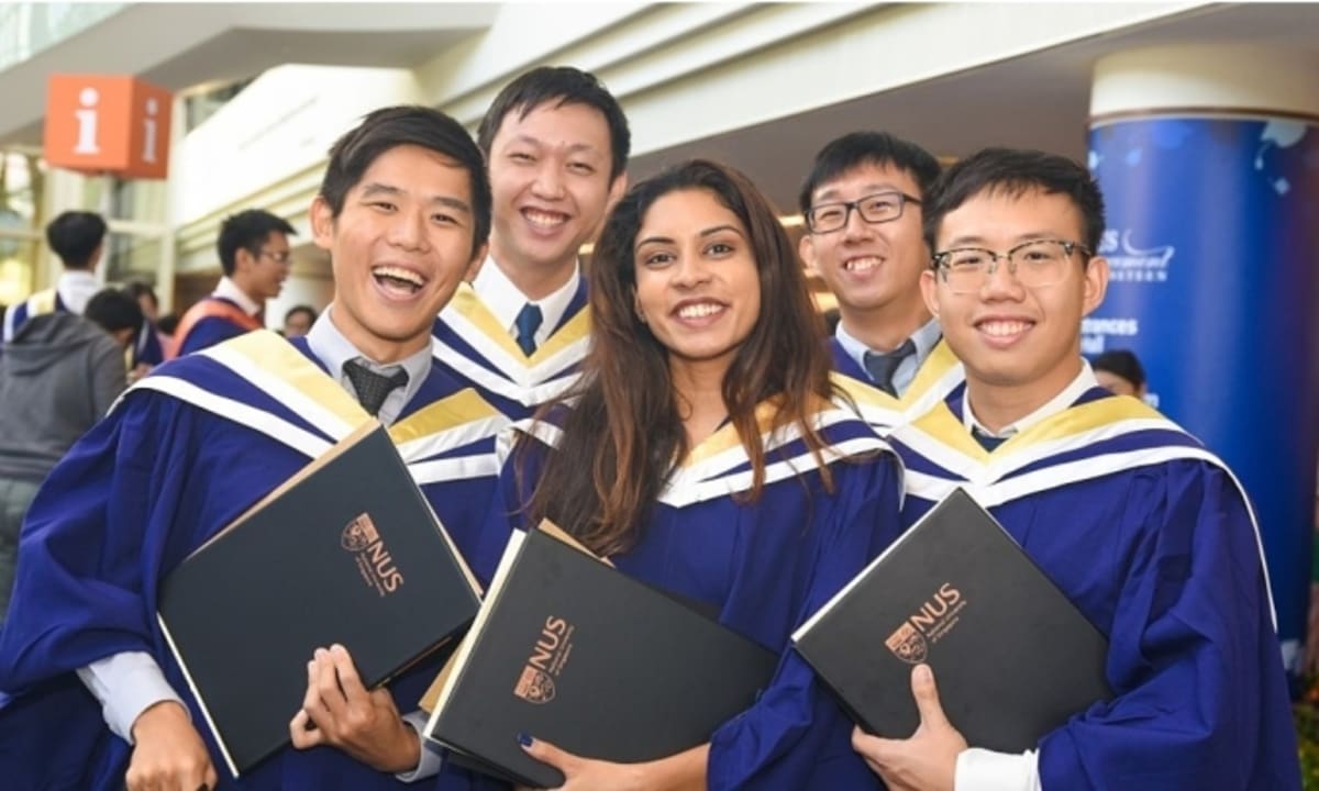 Tech Grads in Singapore Earn $4,300 Starting Pay