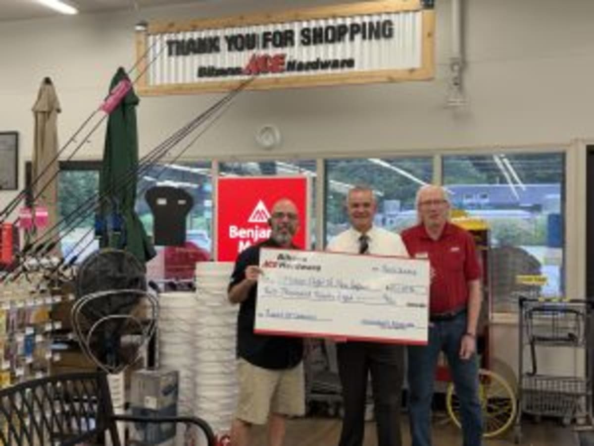 Vermont Hardware Store Raises $2K for Veteran Honor Flights - Image 2