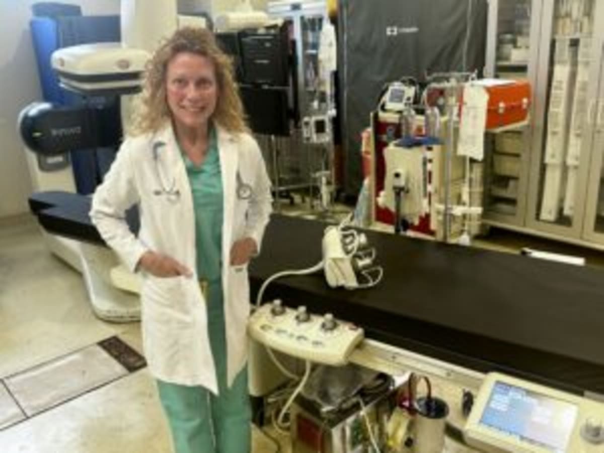 Mother-Daughter Nurses Save Lives Together in Florida - Image 5