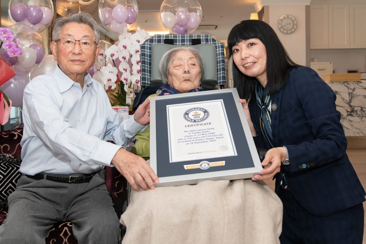 91-Year-Old Woman Still Delivers Newspapers After 30 Years - Image 3