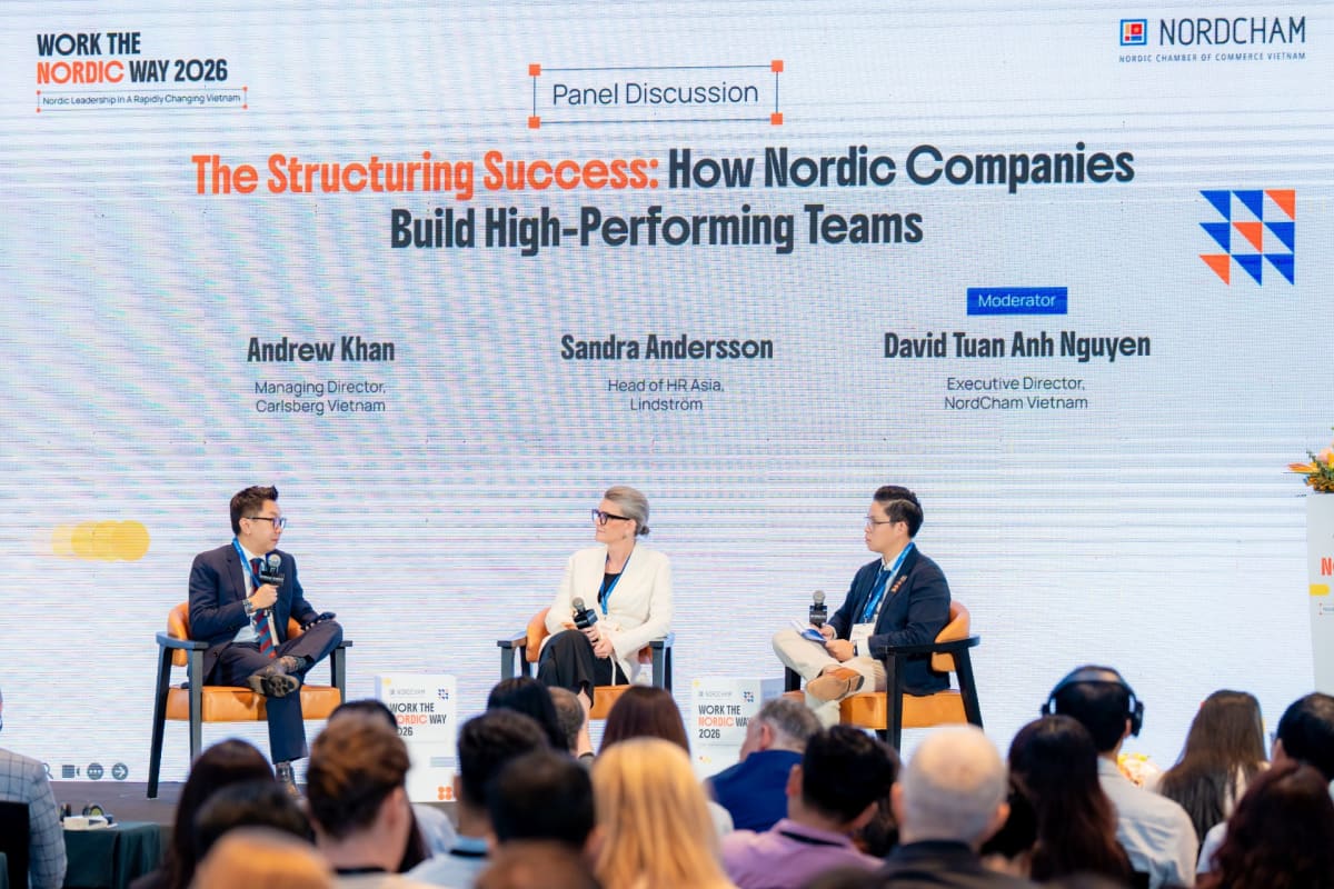 Andrew Khan, Carlsberg Vietnam managing director, speaking at workplace culture conference in Vietnam