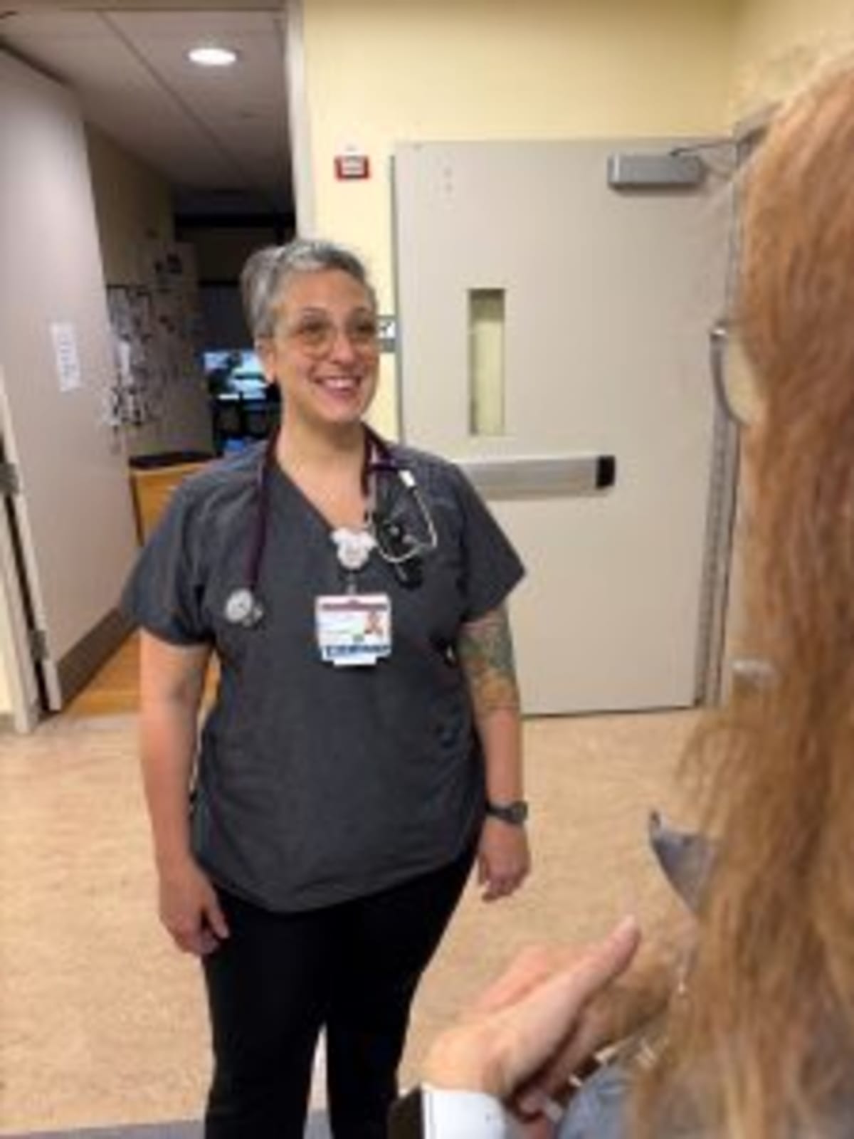 Nurse Saves 90-Year-Old Choking at Costco Near Christmas - Image 2