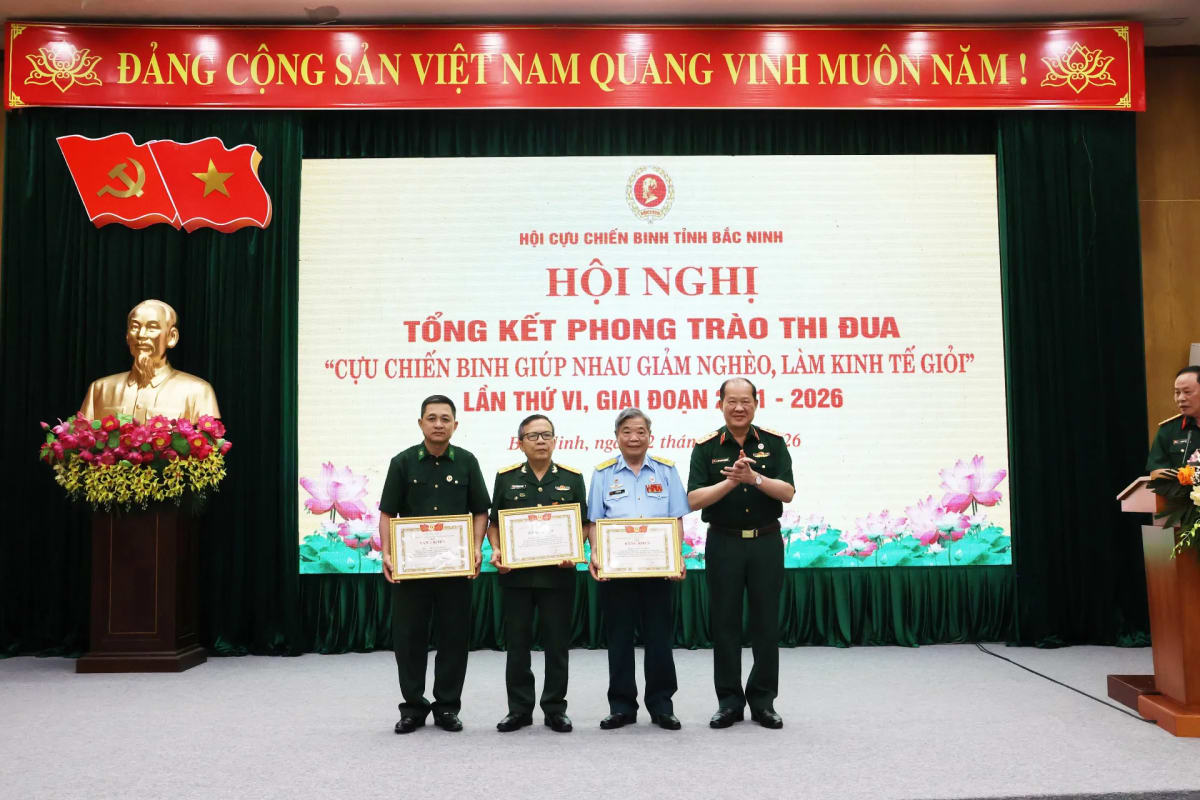 ** Vietnam war veterans gathered at conference celebrating economic development and poverty reduction achievements