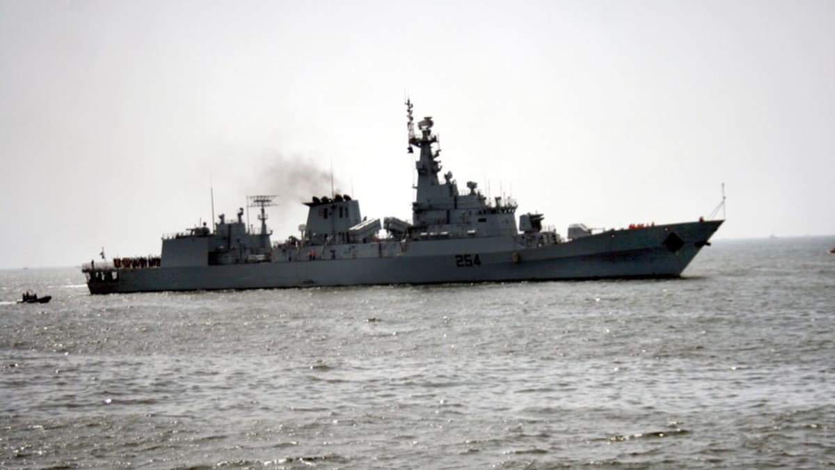 Pakistan Navy Rescues 18 Crew Members in Arabian Sea