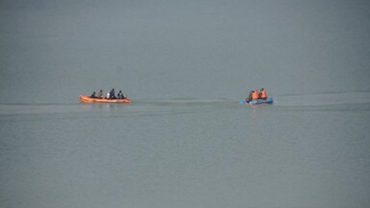 Pakistan Navy Rescues 18 Crew Members in Arabian Sea - Image 2