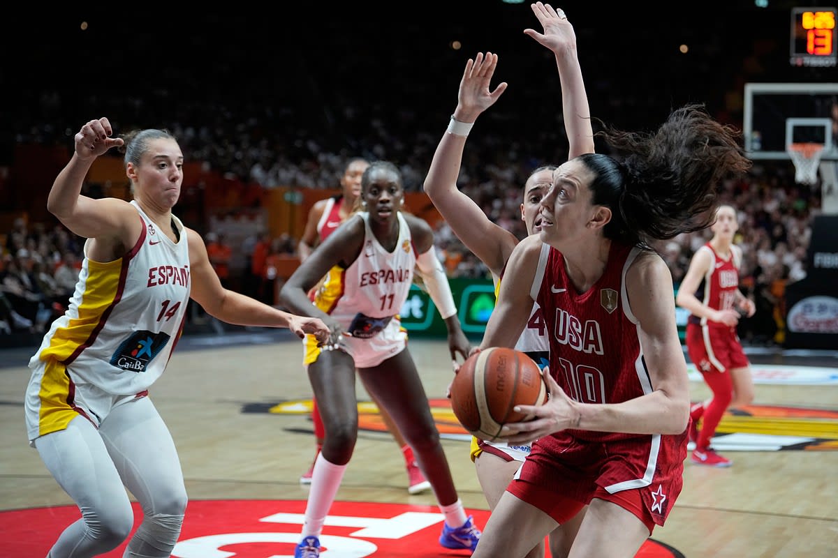 US women's basketball team celebrates semifinal victory at FIBA World Cup in Berlin