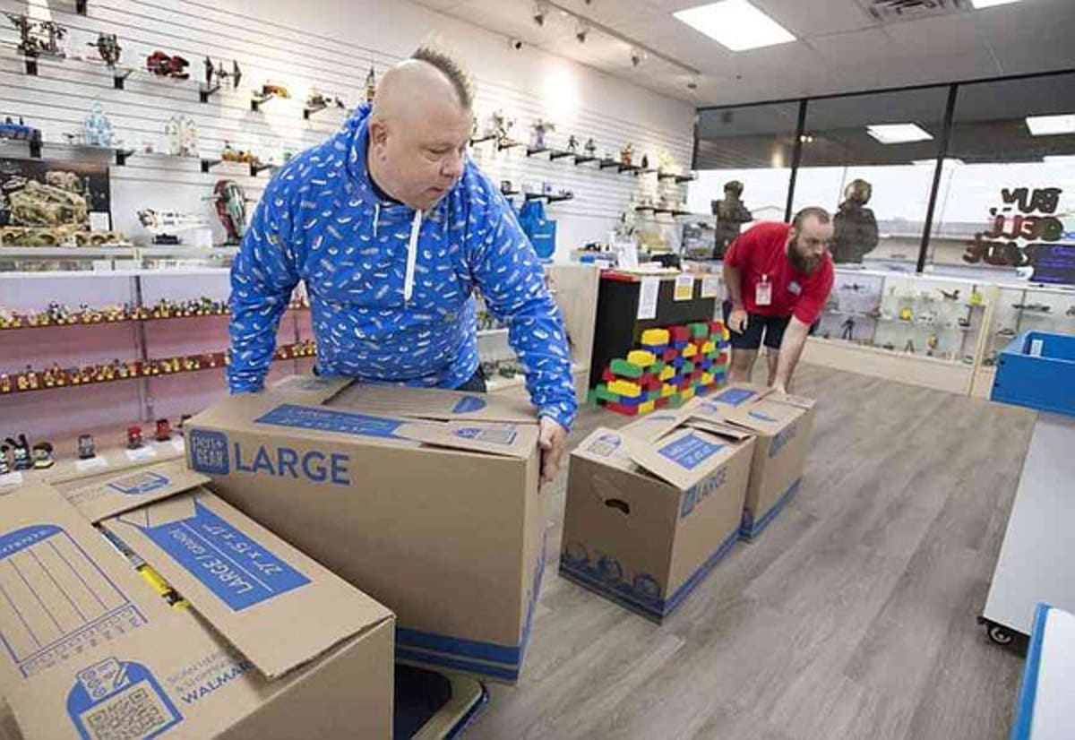 200+ Lego Sets Donated to Arkansas Kids' Hospital - Image 2