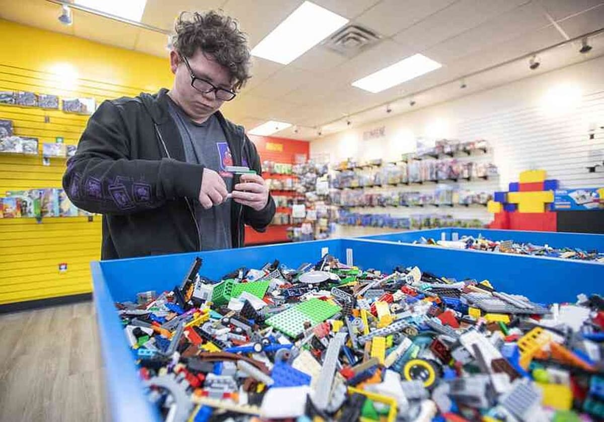 200+ Lego Sets Donated to Arkansas Kids' Hospital - Image 3