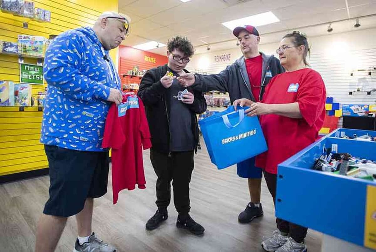 200+ Lego Sets Donated to Arkansas Kids' Hospital - Image 4