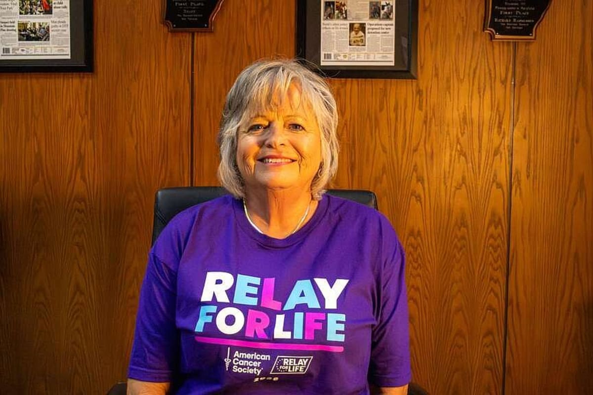 Cancer survivor advocate meeting with lawmakers at Arkansas State Capitol building