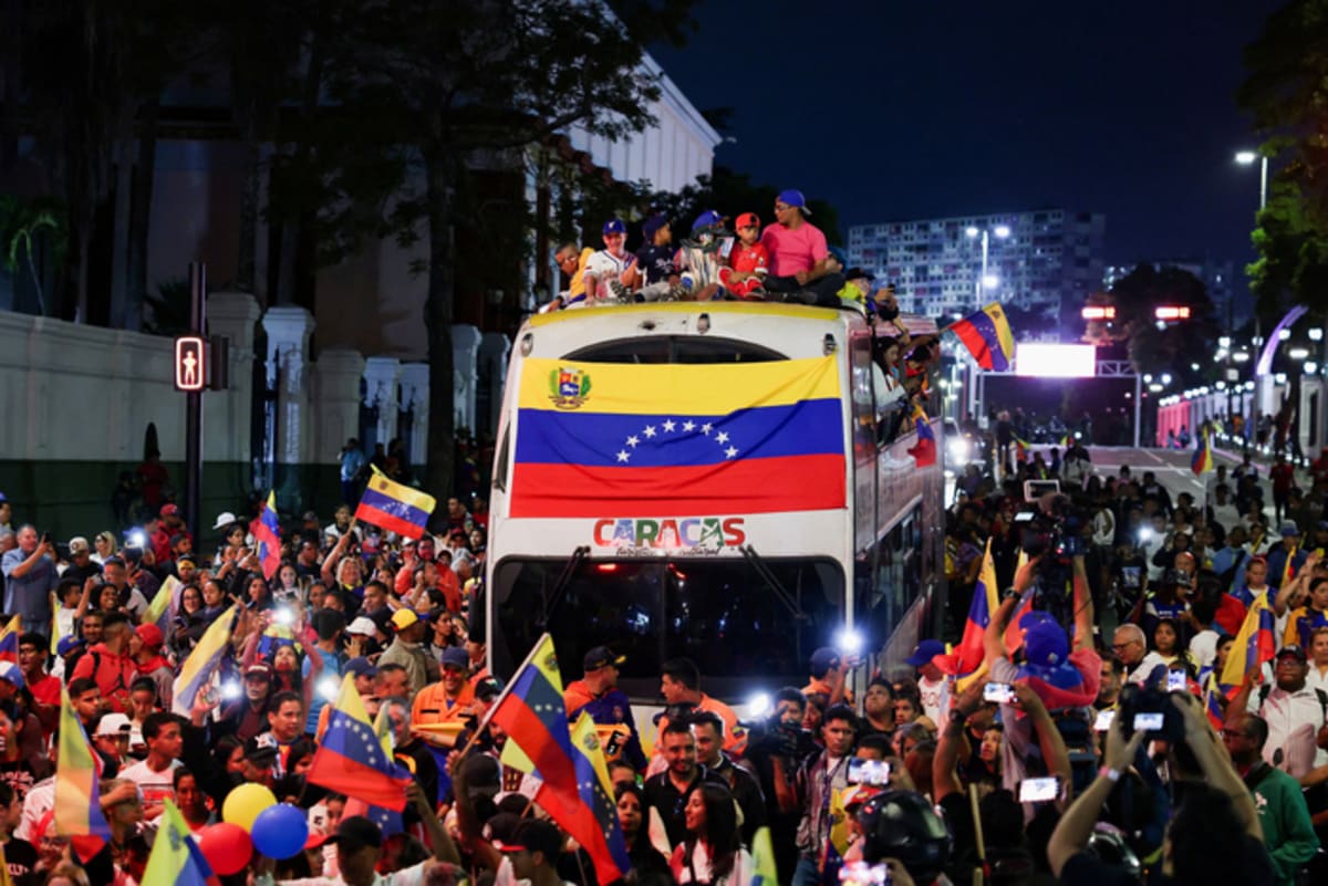 Venezuela Declares Holiday After Historic Baseball Win - Image 2