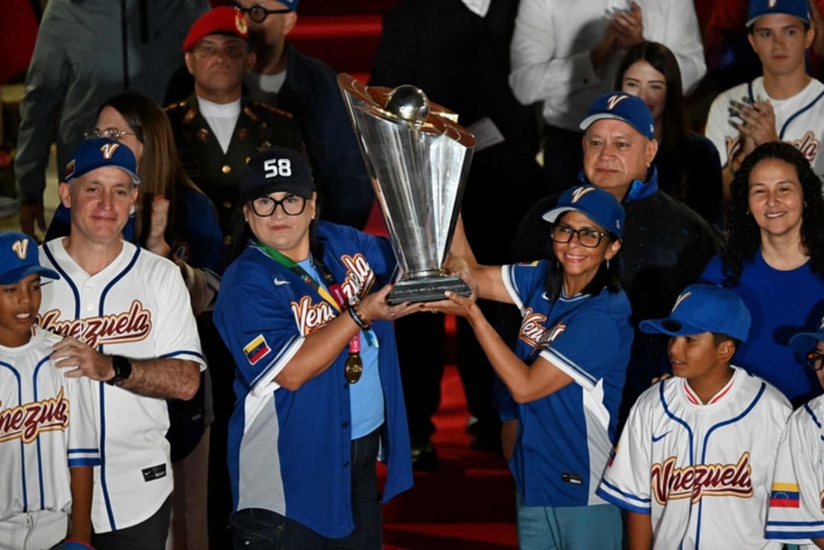 Venezuela Declares Holiday After Historic Baseball Win - Image 3