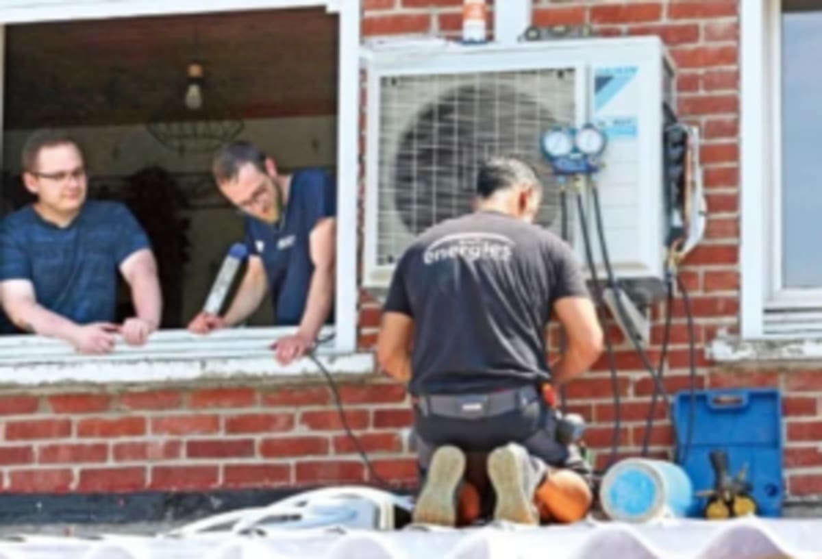 Kia Donates 4 EVs With Ocean Plastic Parts to Cleanup Crew - Image 4