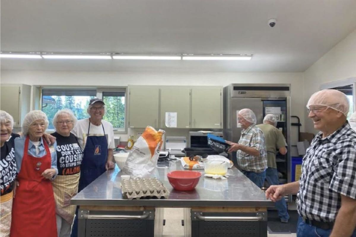 Large multi-generational Wiggins family gathered together at Miocene Community Hall reunion event